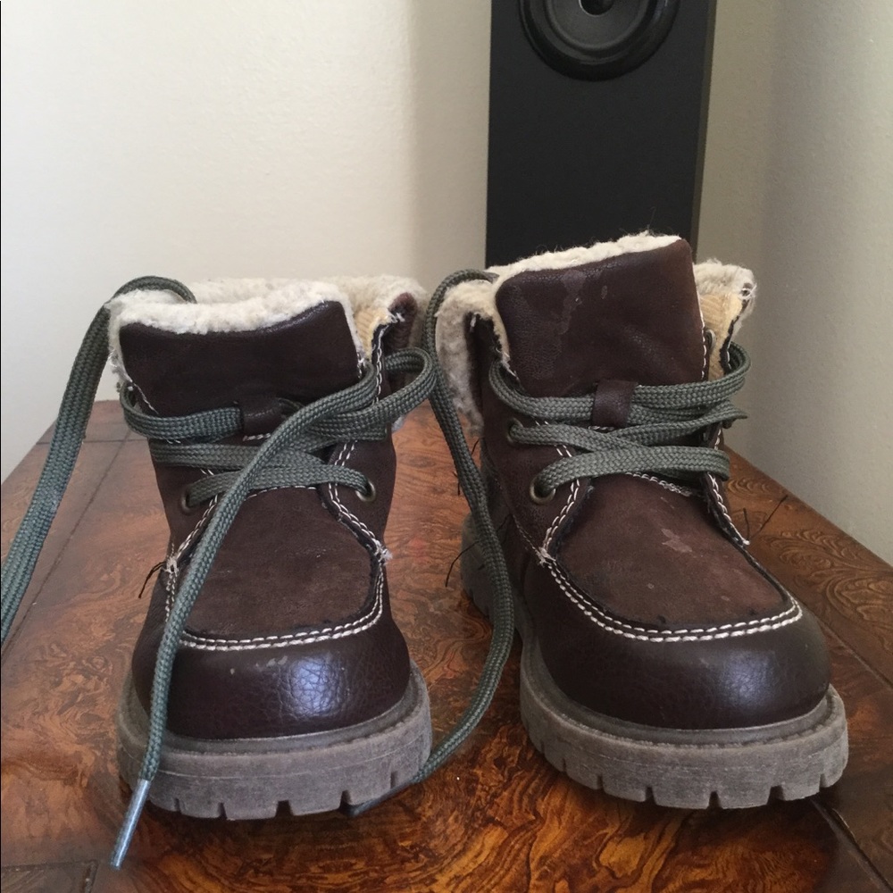 Kids carters Winter Boots - Picture 2 of 5